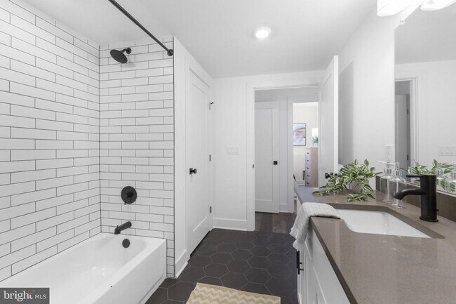 Building Photo - 7037 Ridge Ave