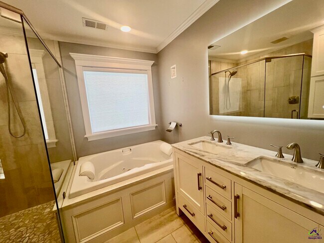 Building Photo - 404 Beechwood Dr
