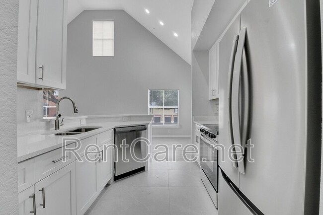 Building Photo - 6005 Westgate Dr