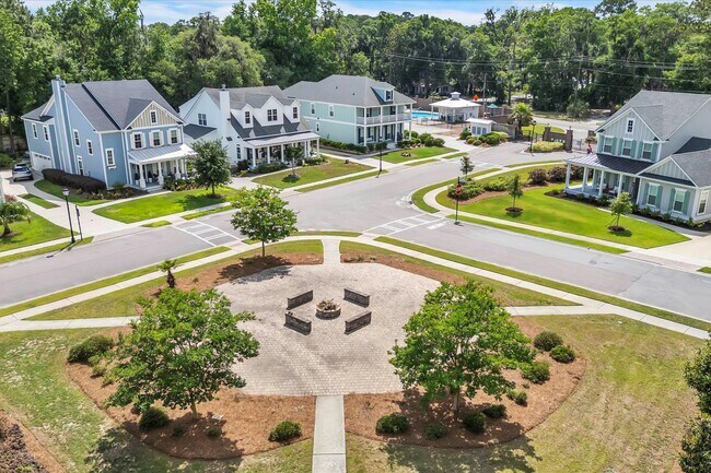 Building Photo - 158 Bluffside Cir