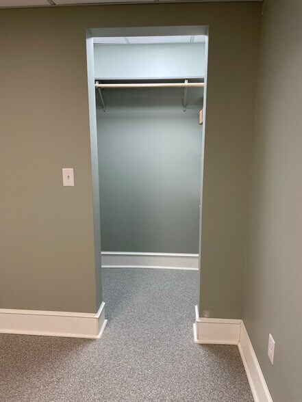 Building Photo - 1826 E Superior St