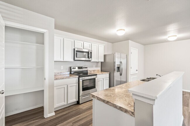 Building Photo - Available Now! 3-Bed, 2-Bath Duplex with Full-Service Lawn Care in Lawlis Ranch