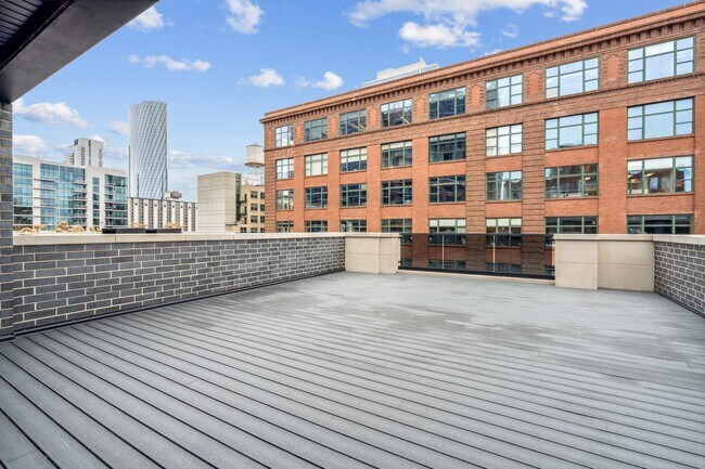 Building Photo - 232 S Green St