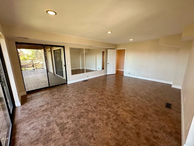 Building Photo - Beautiful 4-Bedroom Home with Stunning Views in Lake Wildwood, Penn Valley