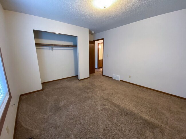 Building Photo - Harris Townhome