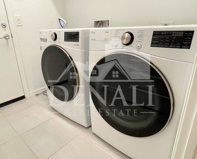 Building Photo - 7954 W Medlock Dr