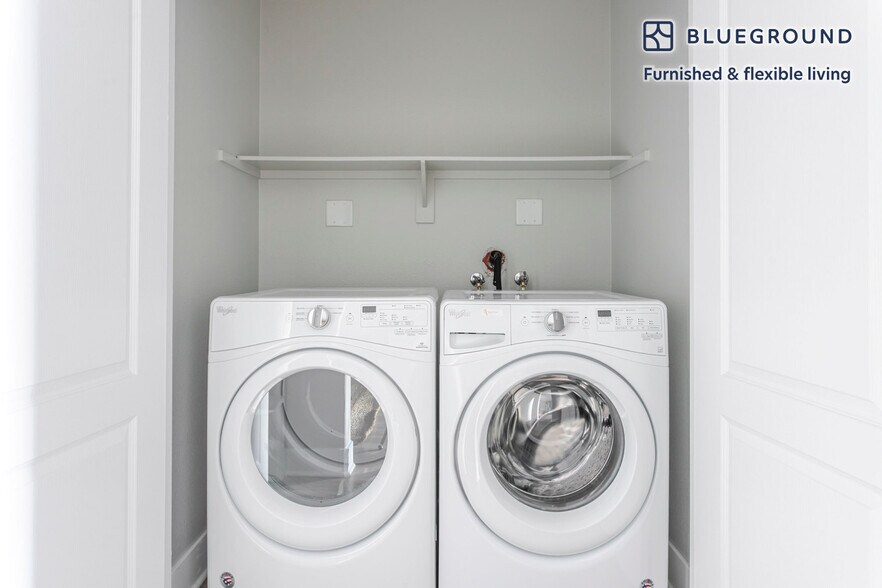 Building Photo - 5535 Westlawn Ave