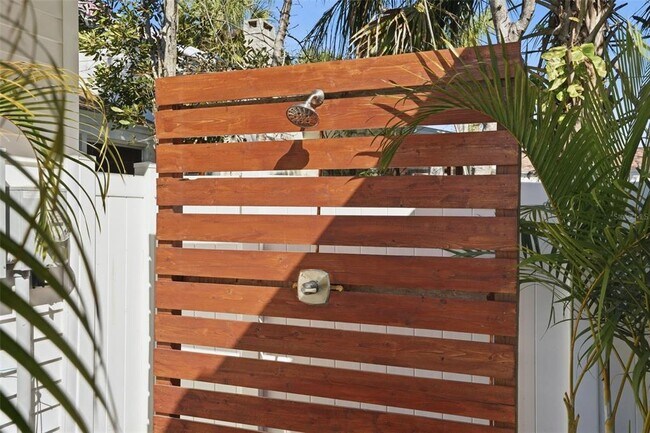 Building Photo - 759 Lantana Ave