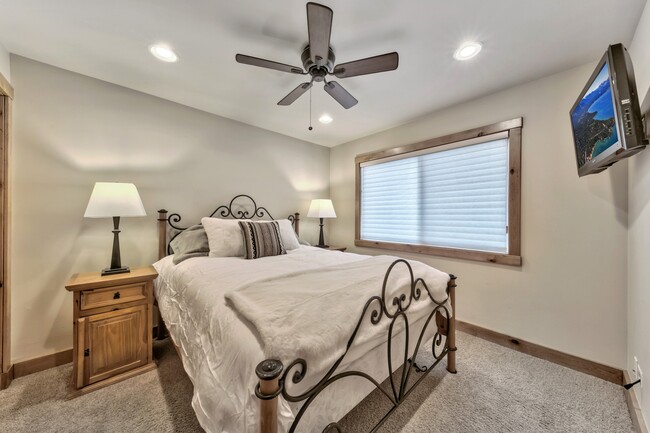 Guest bedroom with queen bed - 948 Harold Dr