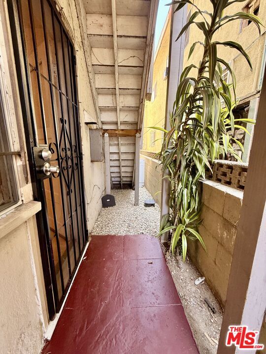 Building Photo - 936 S Berendo St