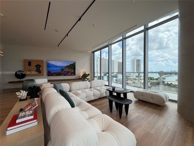 Building Photo - 1400 Biscayne Blvd