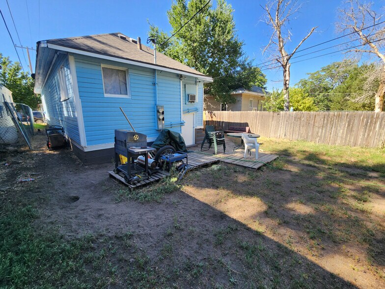 Building Photo - 1028 Capitol St