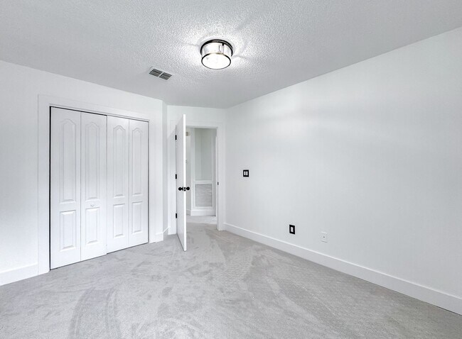 Building Photo - 4 BEDROOM 2.5 BATHROOM HOME IN OX-BOTTOM M...