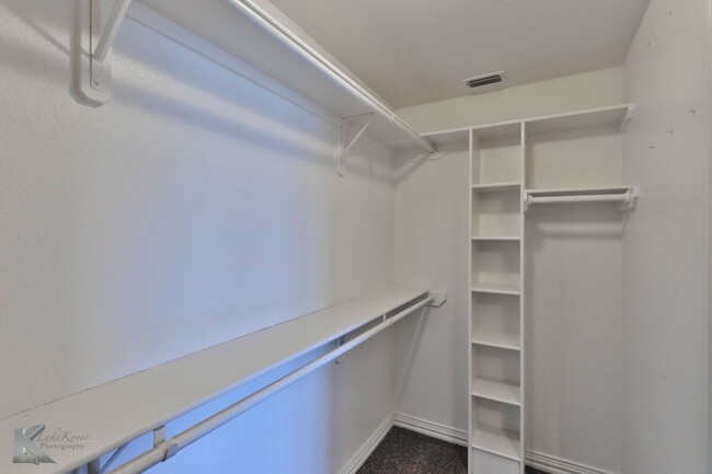 Building Photo - 3/2/2 in Butterfield Meadows!