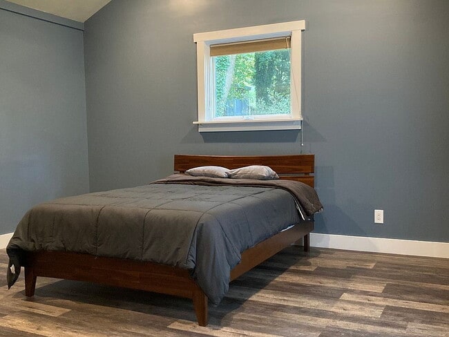 Building Photo - Newly remodeled