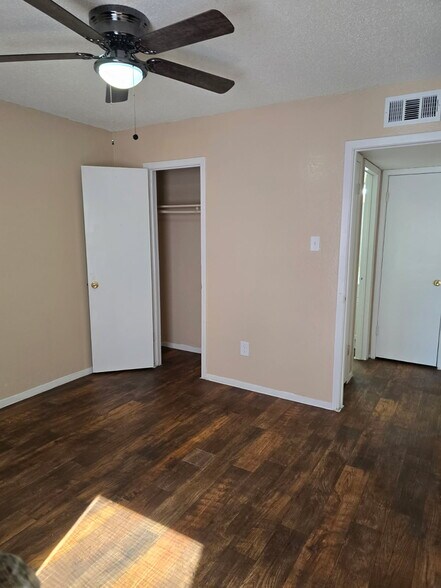 Building Photo - 3233 Bonnie Dr