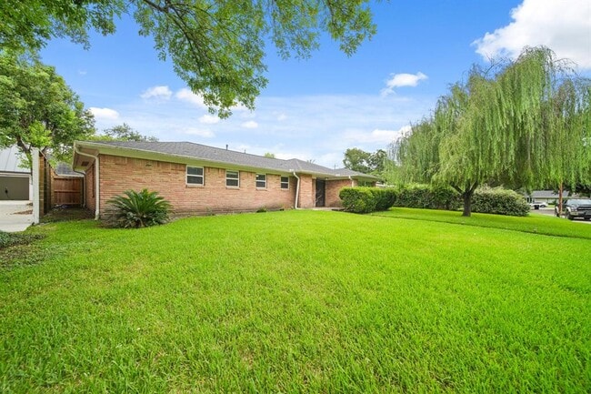 Building Photo - 4427 Sarong Dr