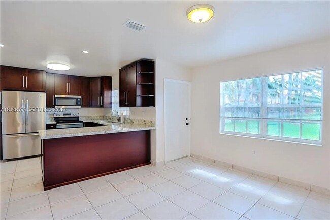 Building Photo - 15870 SW 69th Ln