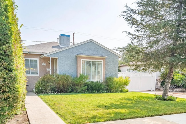 Building Photo - 2120 N Valley St