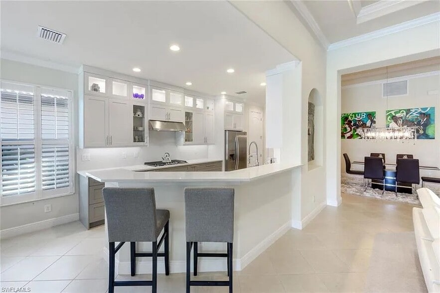 Building Photo - 9909 Casabella Way