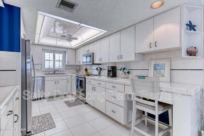 Building Photo - 2290 Ocean Shore Blvd