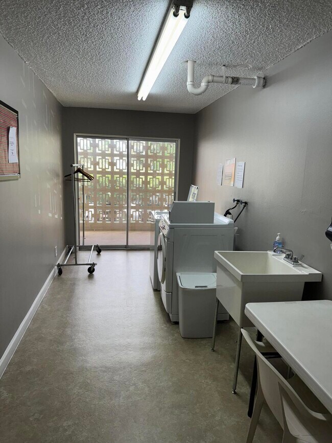 Building Photo - 1527 S Flagler Dr