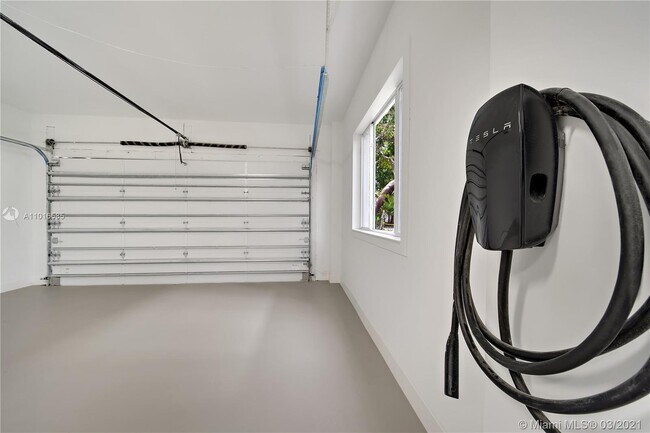 Building Photo - 2 Flamingo Hammock Rd