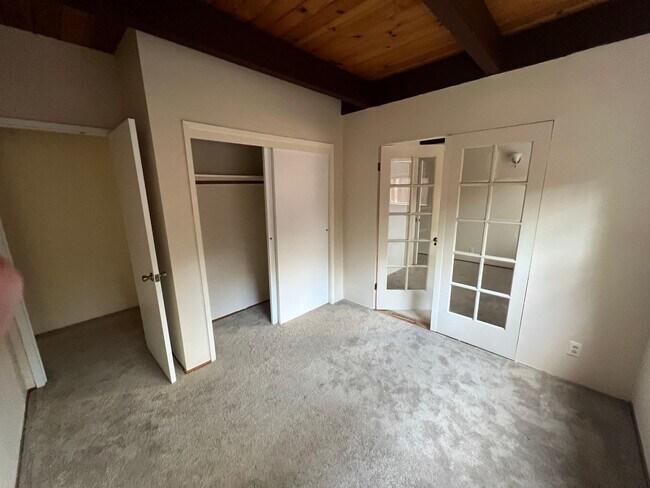 Building Photo - Mid-Century Hayward Home For Rent
