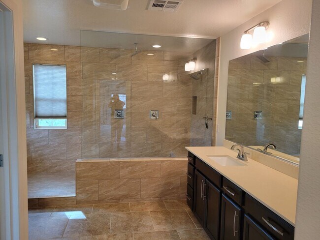 Building Photo - Gorgeous Pardee Home – 4 Bed | 3.5 Bath | ...