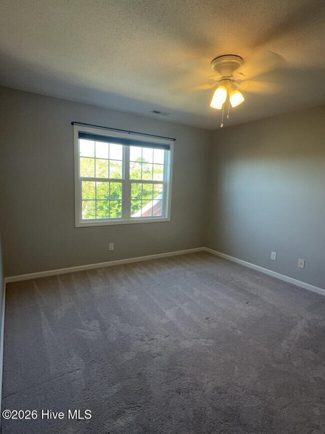 Building Photo - 160 Kelly Cir