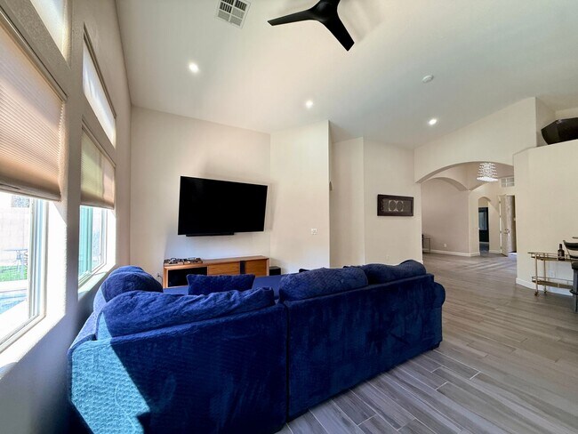 Building Photo - Welcome to this stunning 5-bedroom, 3-bath home located in the desirable Estates of Wigwam Ranch ...