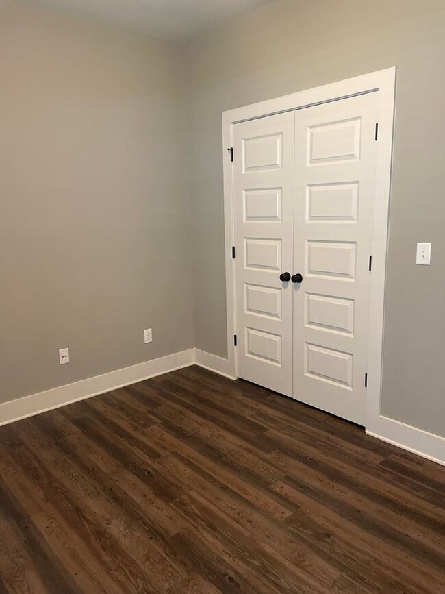 Building Photo - 3 Bedroom Home With Spacious Garage and Fenced Backyard!