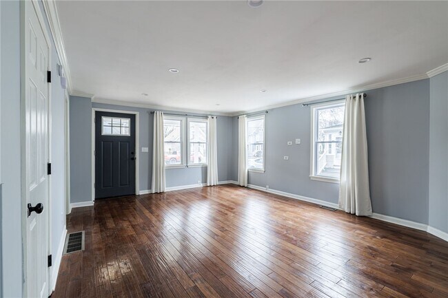 Building Photo - 7 Beardsley St