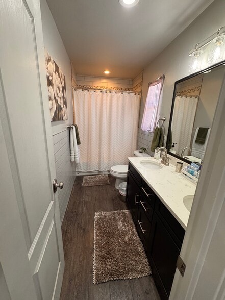 Building Photo - 1207 W Gore Blvd