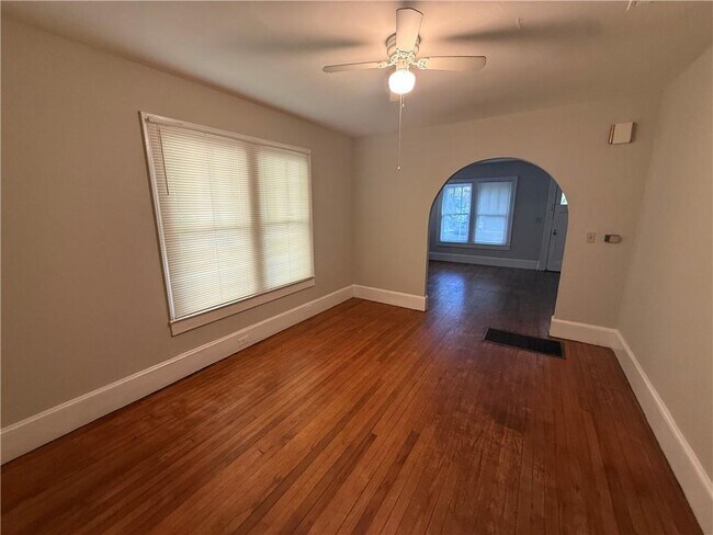 Building Photo - 254 Tuttle Ave