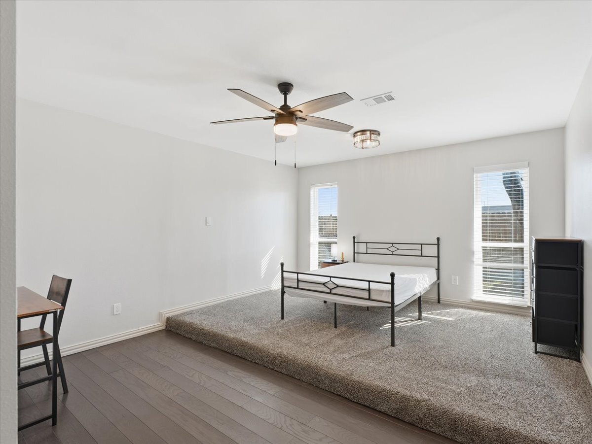 Building Photo - 7010 Lakeshore Dr