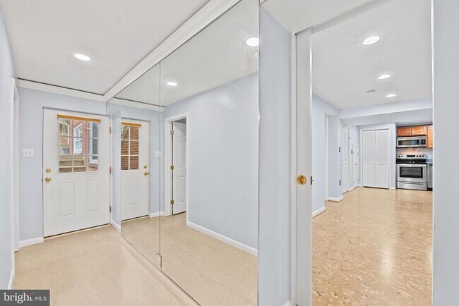 Building Photo - 5937 Avon Dr