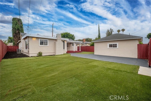 Building Photo - 20756 Saticoy St
