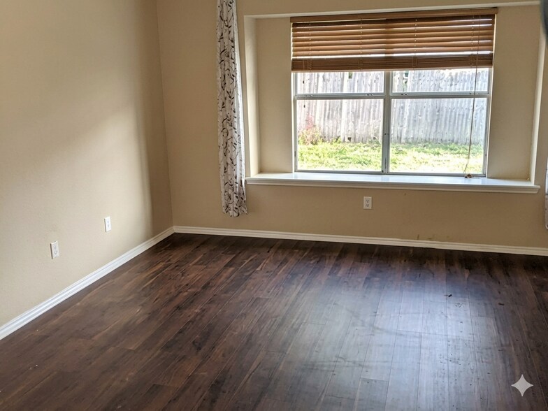 Building Photo - 5212 Westheimer Rd