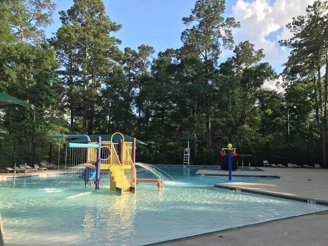 Building Photo - 14 Guinevere Pl