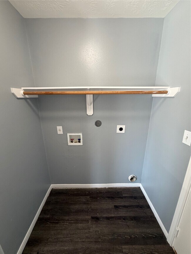 Building Photo - 4623 Mi Castillo Ct