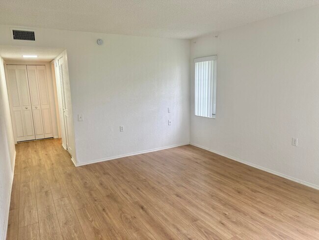 Building Photo - 4602 Martinique Way