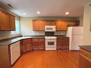 Building Photo - 110 Bay Colony Ct