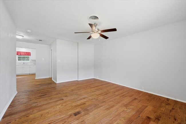 Building Photo - 2521 Hickory St