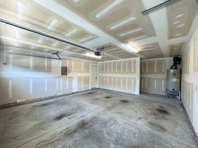 Building Photo - 2202 Rooster Spur Ct