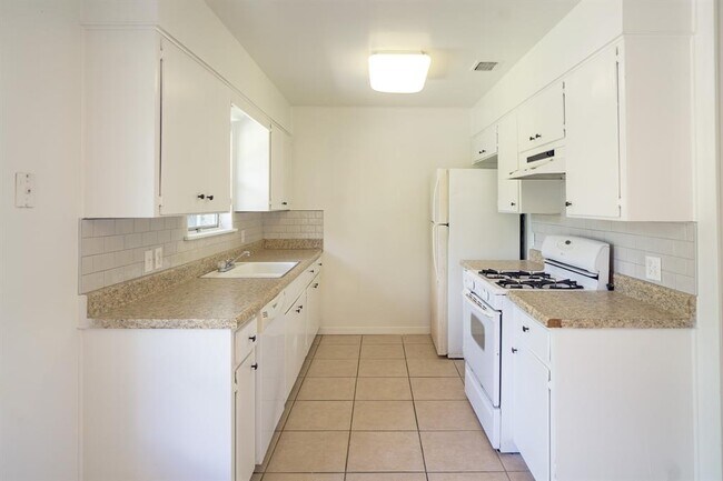 Building Photo - 8204 Easter Cove