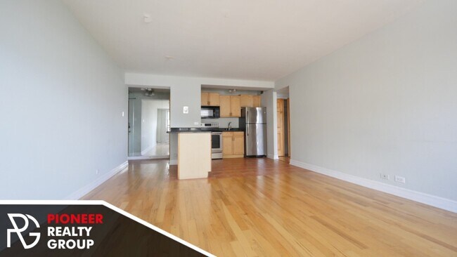 Building Photo - High rise in Lakeview East