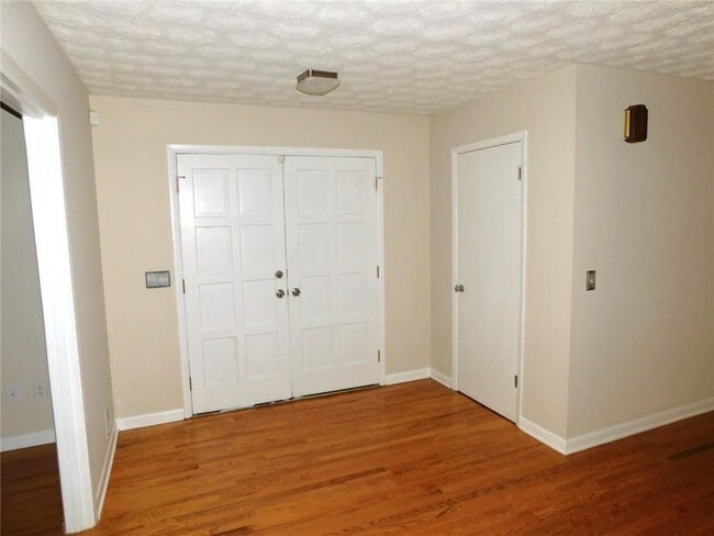 Building Photo - 626 Indian Hills Pkwy NE