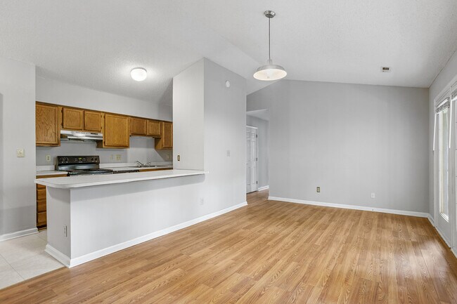 Building Photo - 1321 Park Glen Dr
