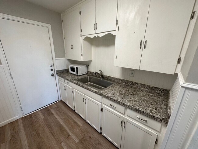 Building Photo - 1909 Pecos St